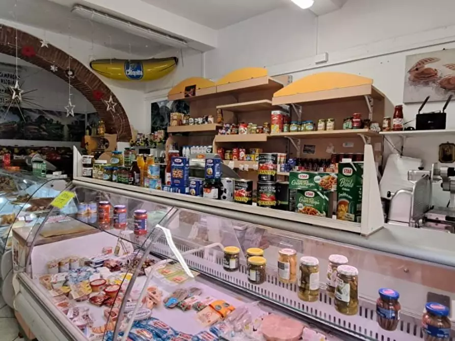 Immagine 15 di Alimentari in vendita  a Livorno