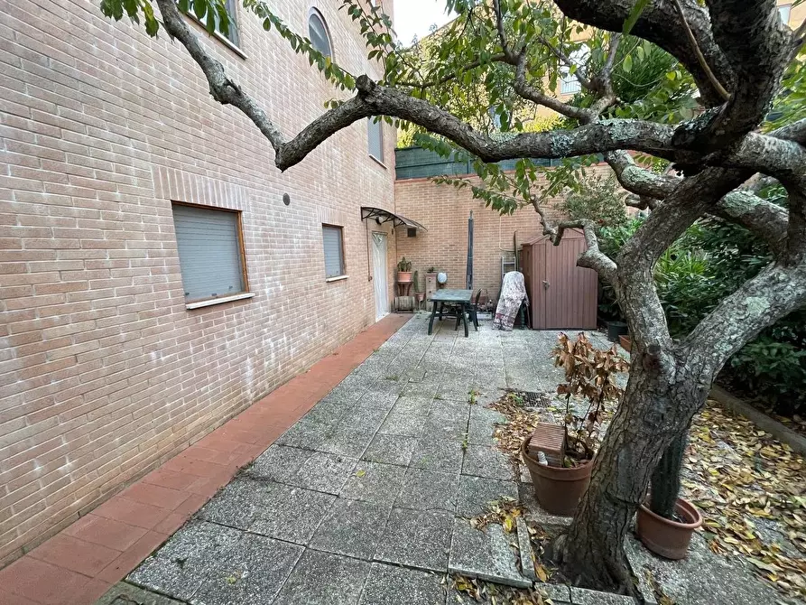 Immagine 5 di Appartamento in vendita  a Siena