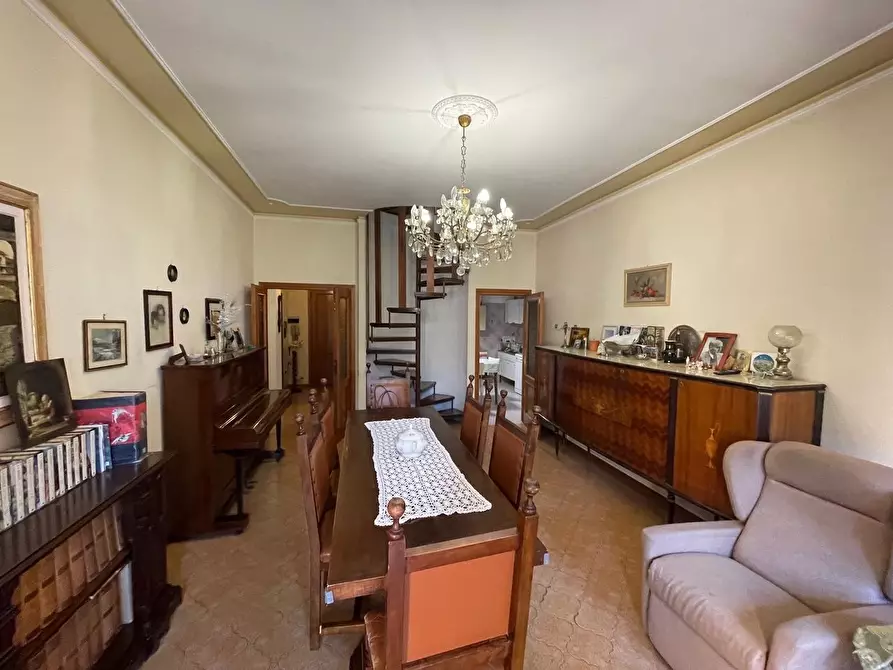 Immagine 9 di Appartamento in vendita  a Siena