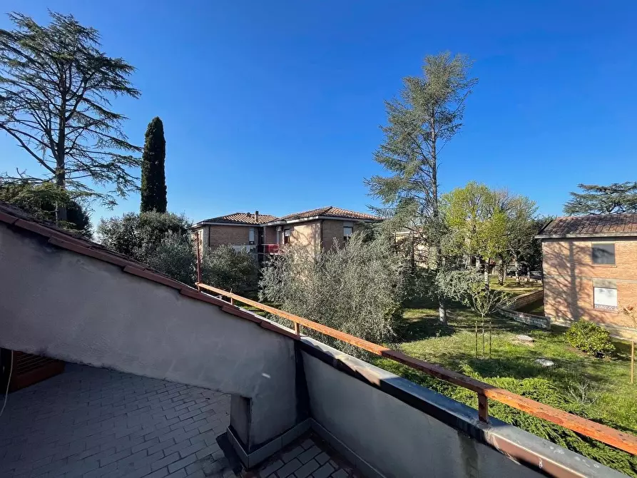 Immagine 65 di Appartamento in vendita  a Siena