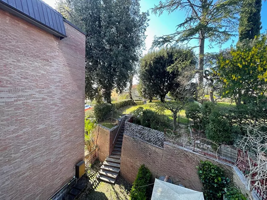 Immagine 16 di Appartamento in vendita  a Siena