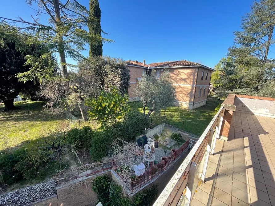 Immagine 101 di Appartamento in vendita  a Siena