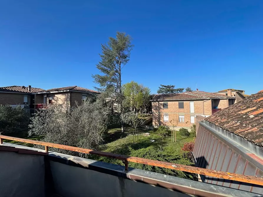 Immagine 66 di Appartamento in vendita  a Siena