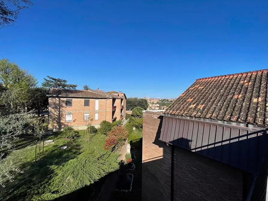Immagine 61 di Appartamento in vendita  a Siena