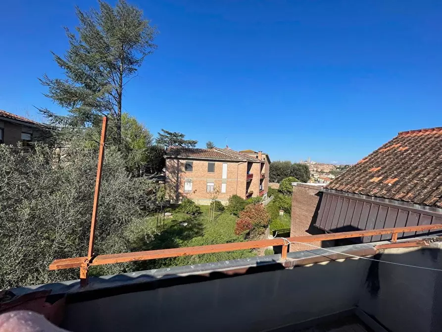 Immagine 60 di Appartamento in vendita  a Siena