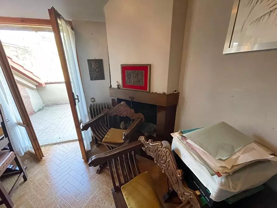 Immagine 73 di Appartamento in vendita  a Siena
