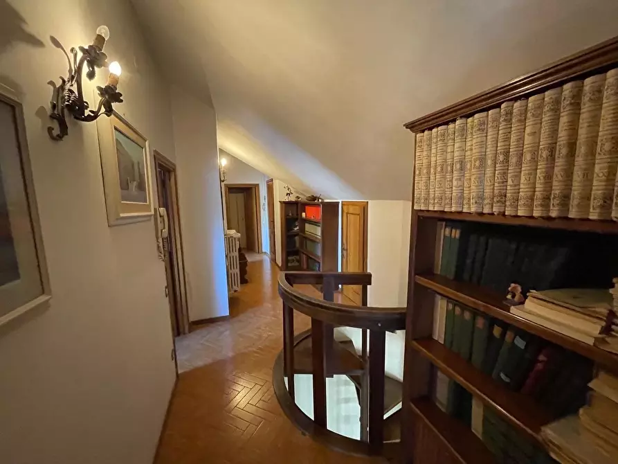 Immagine 78 di Appartamento in vendita  a Siena
