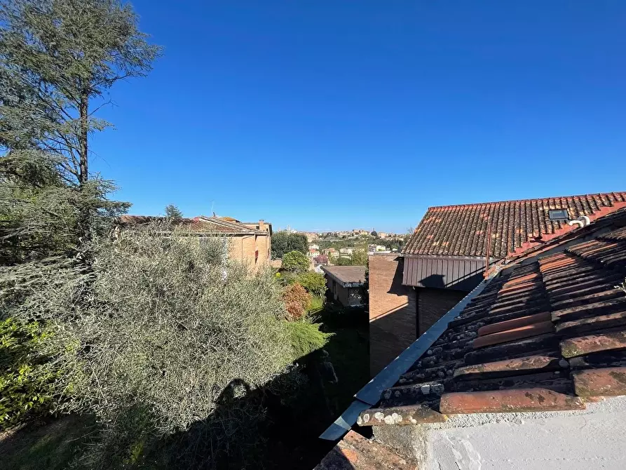Immagine 96 di Appartamento in vendita  a Siena