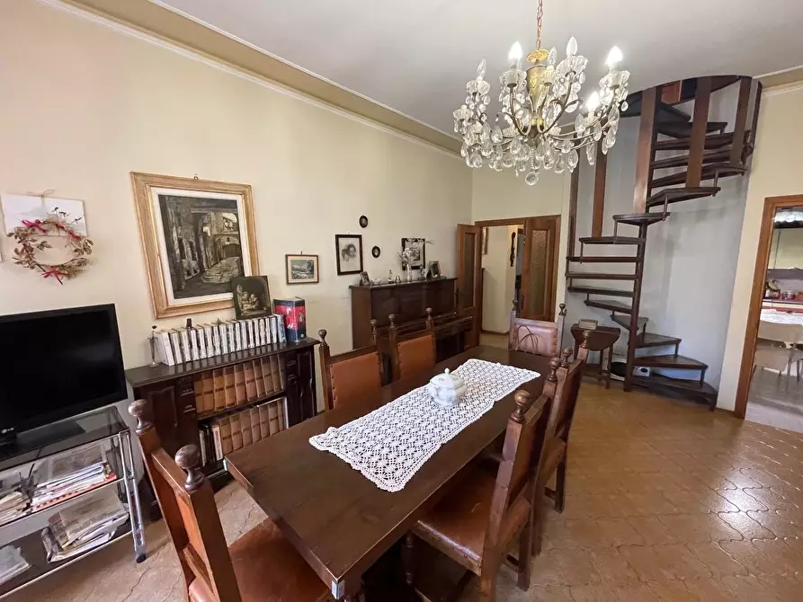Immagine 12 di Appartamento in vendita  a Siena