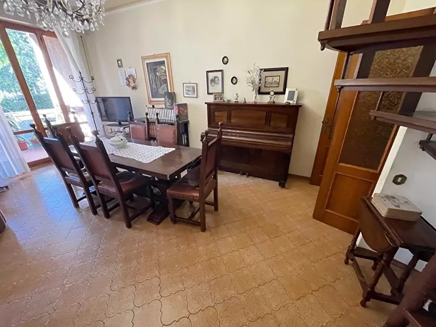 Immagine 4 di Appartamento in vendita  a Siena