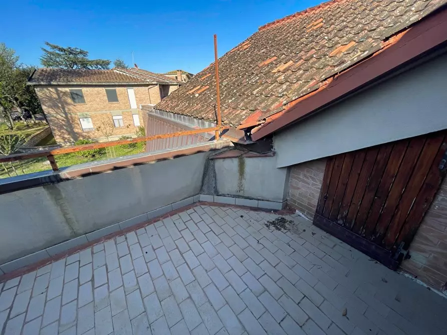 Immagine 64 di Appartamento in vendita  a Siena