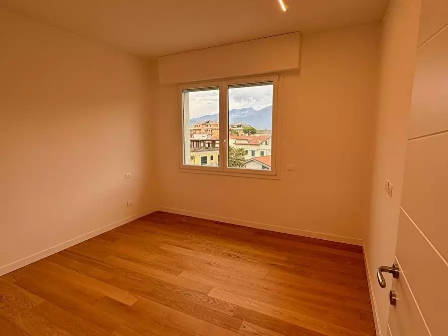 Immagine 17 di Appartamento in vendita  a Massa