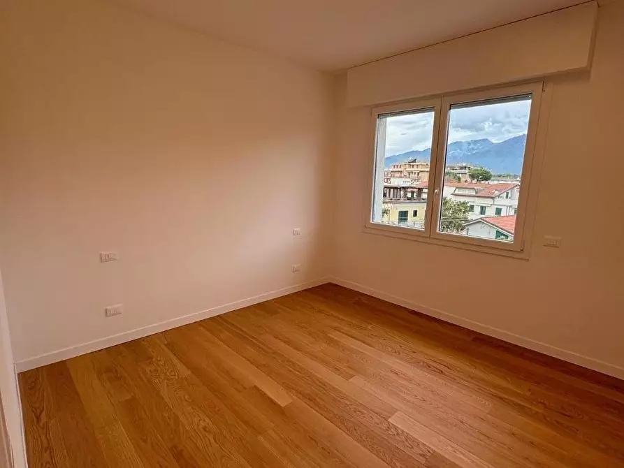 Immagine 18 di Appartamento in vendita  a Massa