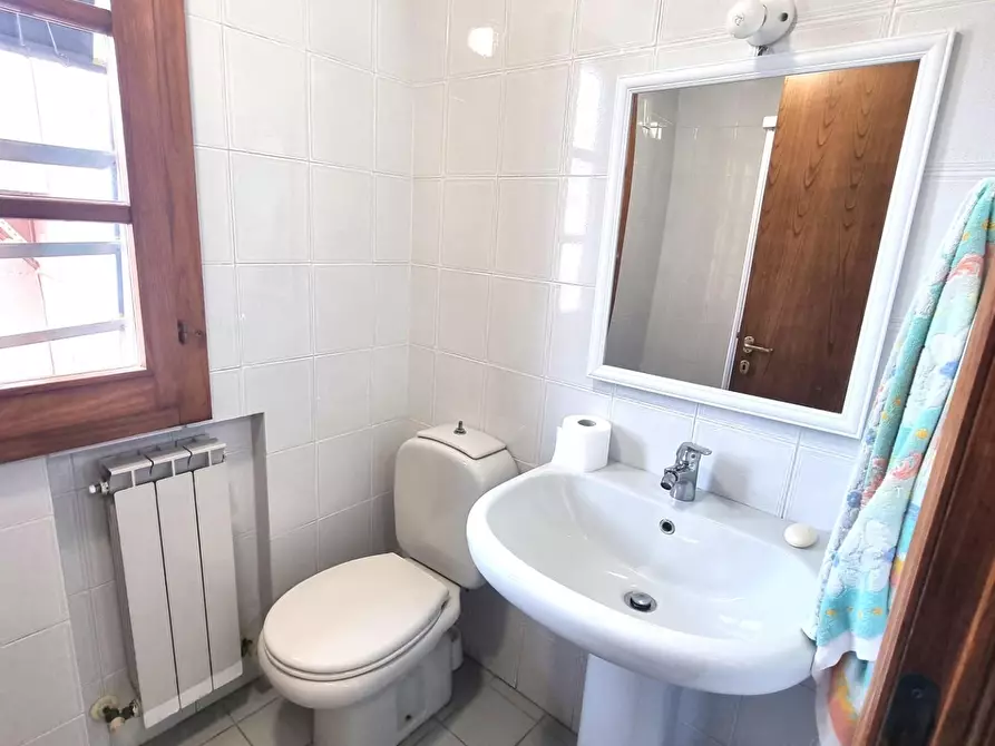 Immagine 17 di Appartamento in vendita  a Viareggio