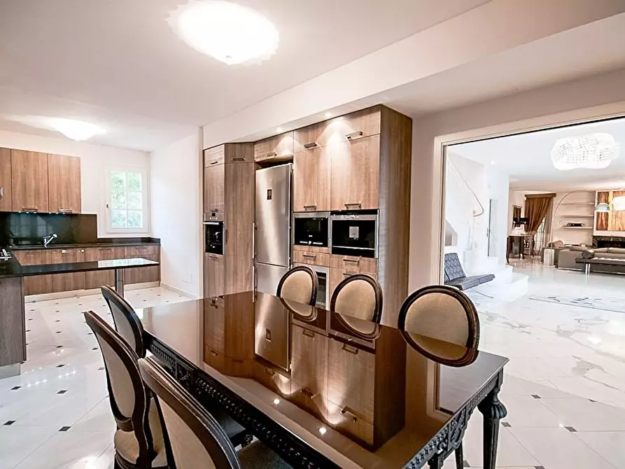 Immagine 22 di Villa in vendita  a Forte Dei Marmi