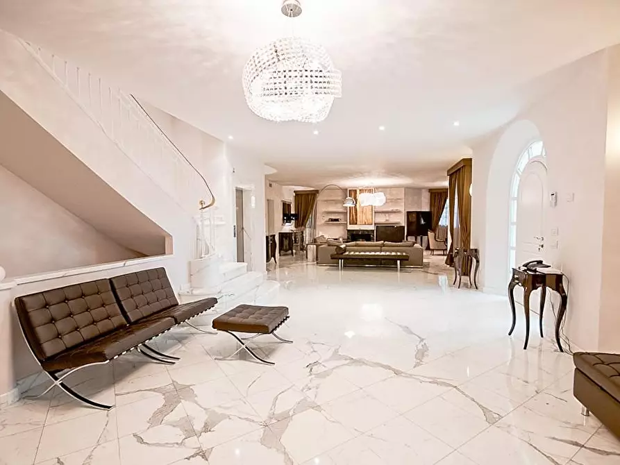 Immagine 20 di Villa in vendita  a Forte Dei Marmi