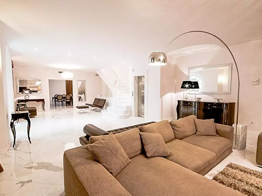 Immagine 19 di Villa in vendita  a Forte Dei Marmi