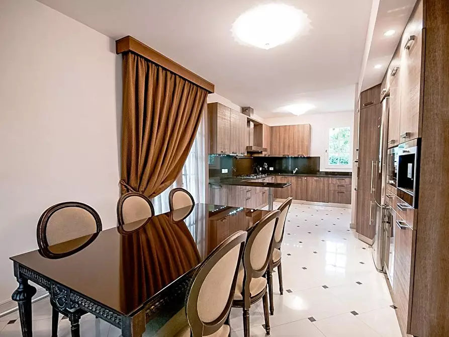 Immagine 21 di Villa in vendita  a Forte Dei Marmi