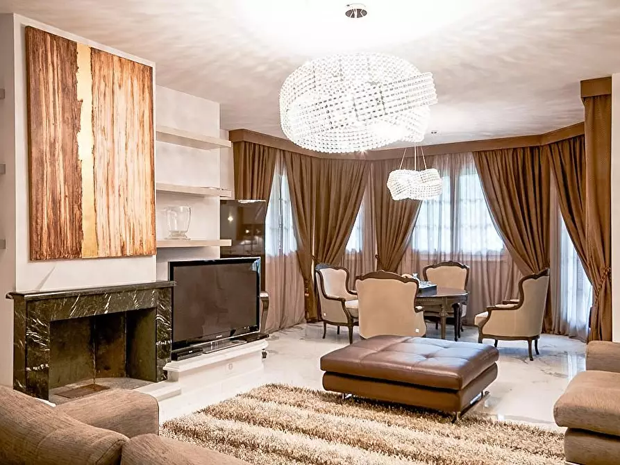 Immagine 15 di Villa in vendita  a Forte Dei Marmi