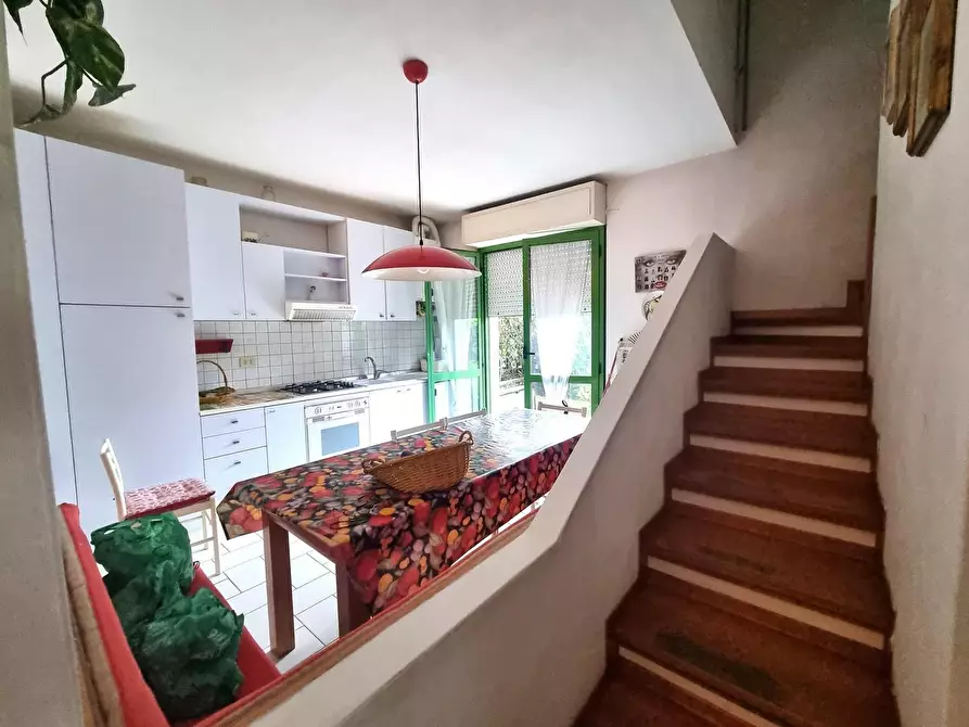 Immagine 10 di Appartamento in vendita  a Viareggio