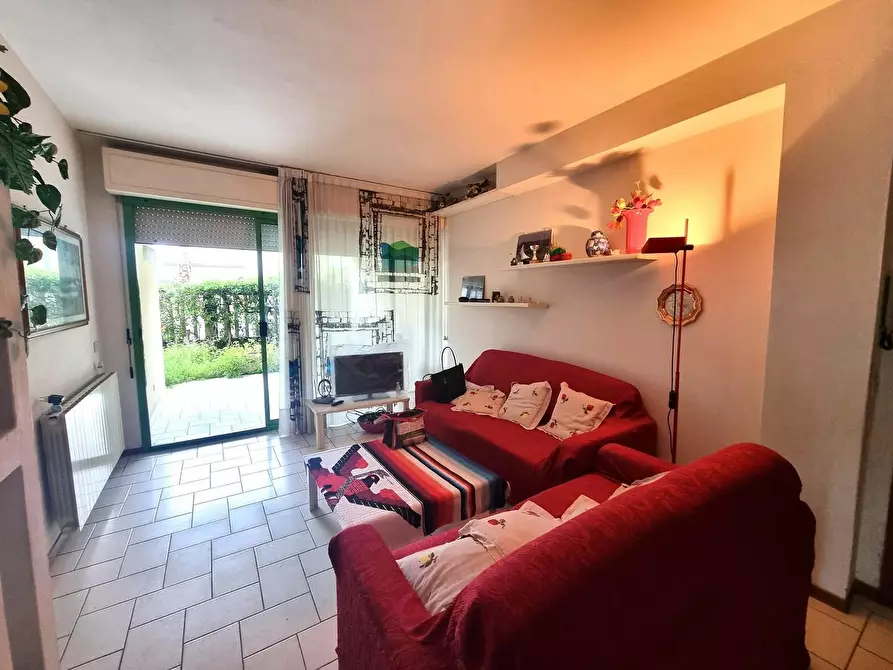 Immagine 1 di Appartamento in vendita  a Viareggio