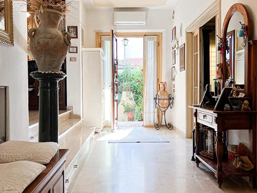 Immagine 25 di Casa indipendente in vendita  a Viareggio