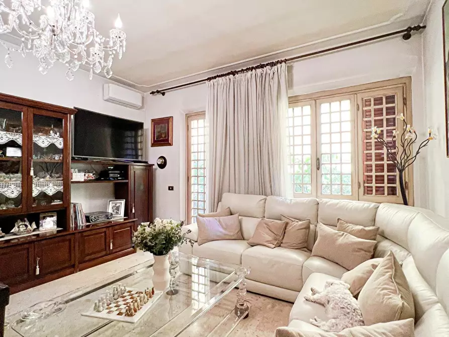 Immagine 4 di Casa indipendente in vendita  a Viareggio