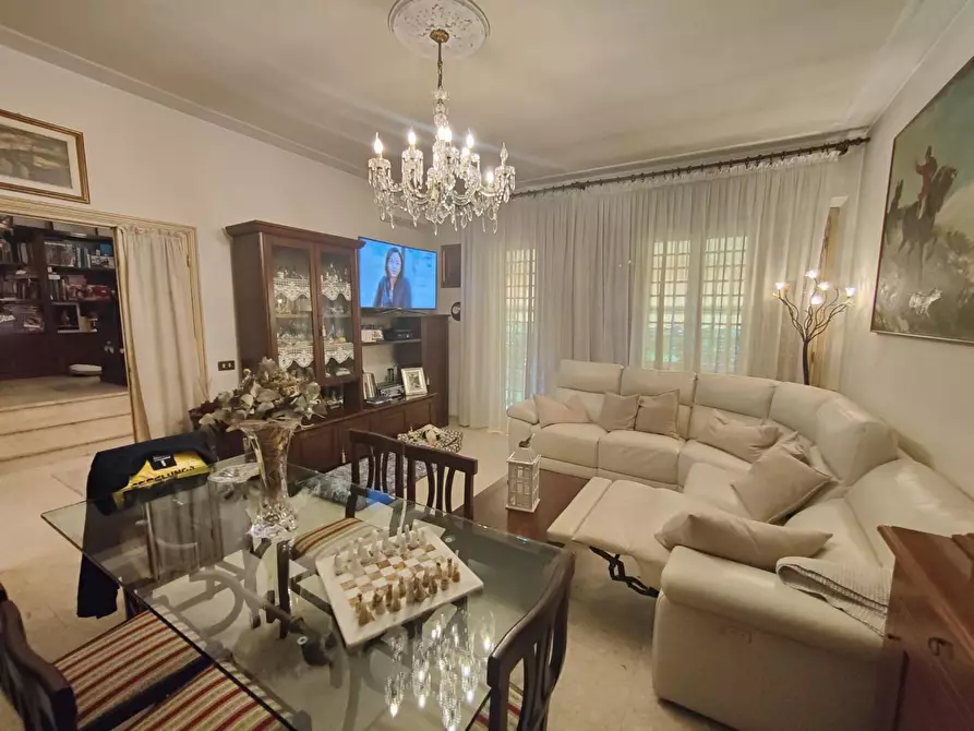 Immagine 1 di Casa indipendente in vendita  a Viareggio