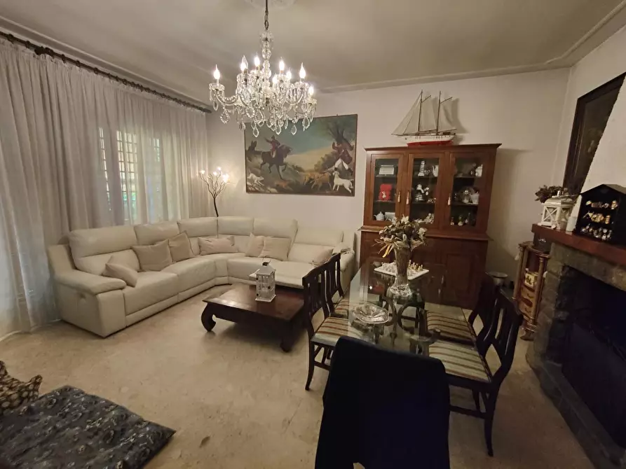 Immagine 3 di Casa indipendente in vendita  a Viareggio