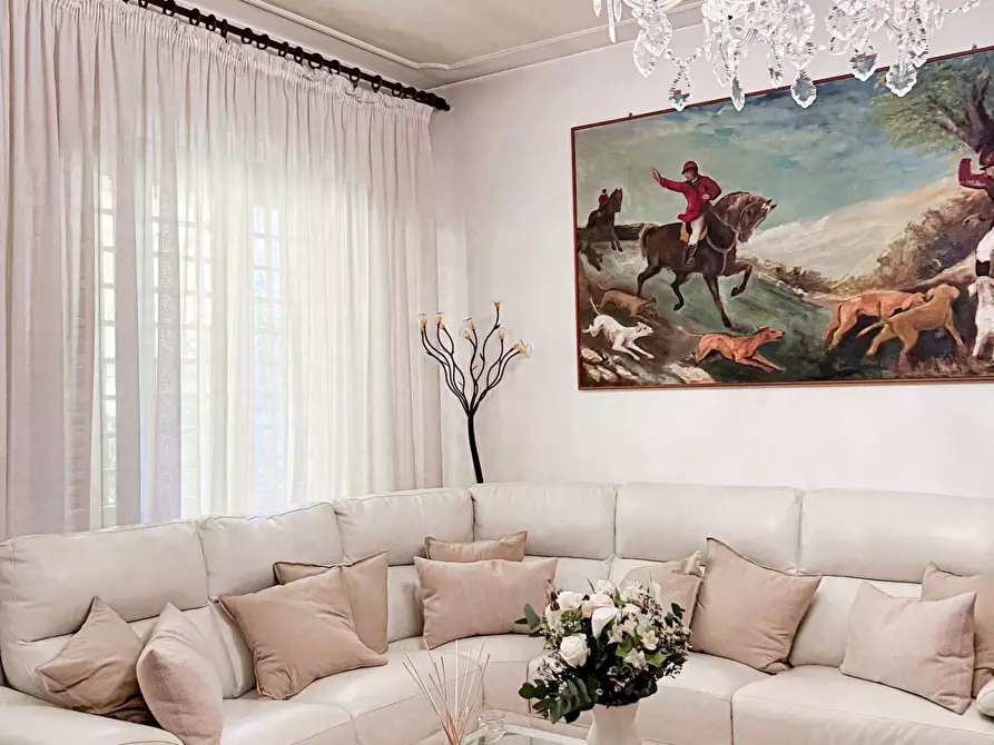 Immagine 11 di Casa indipendente in vendita  a Viareggio