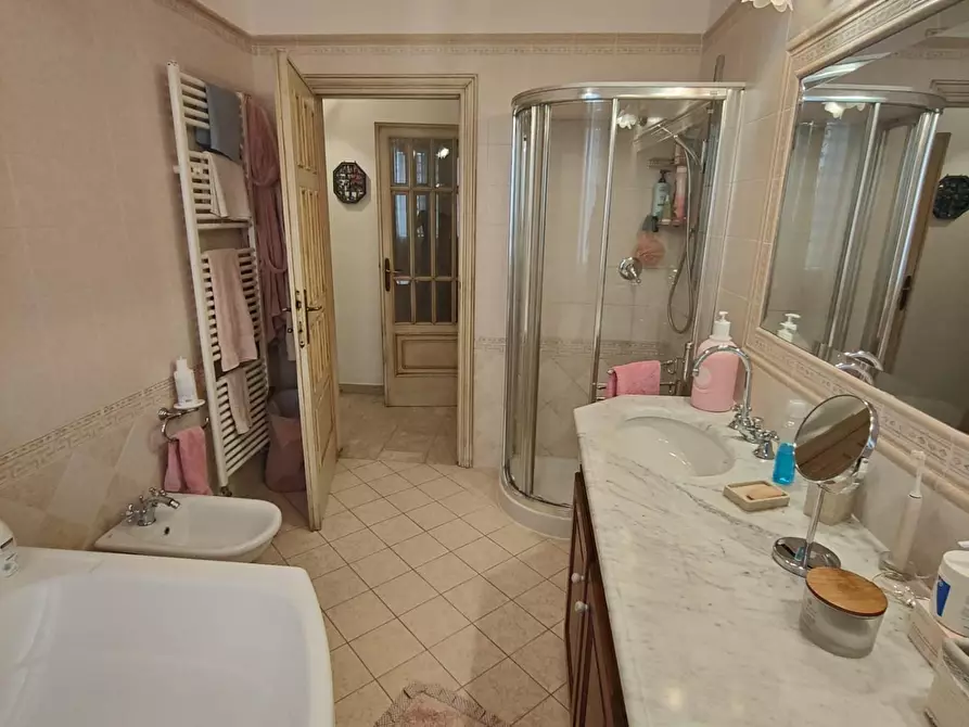 Immagine 34 di Casa indipendente in vendita  a Viareggio