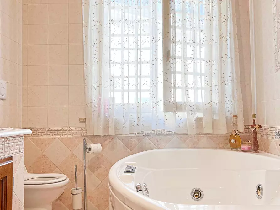 Immagine 20 di Casa indipendente in vendita  a Viareggio