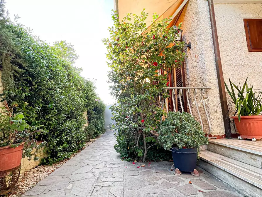 Immagine 46 di Casa indipendente in vendita  a Viareggio