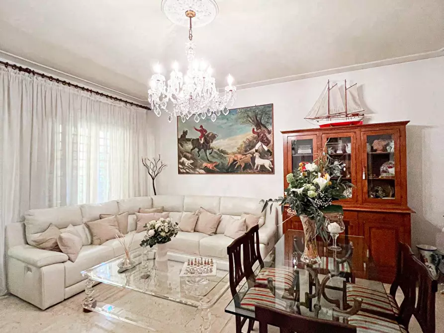 Immagine 10 di Casa indipendente in vendita  a Viareggio