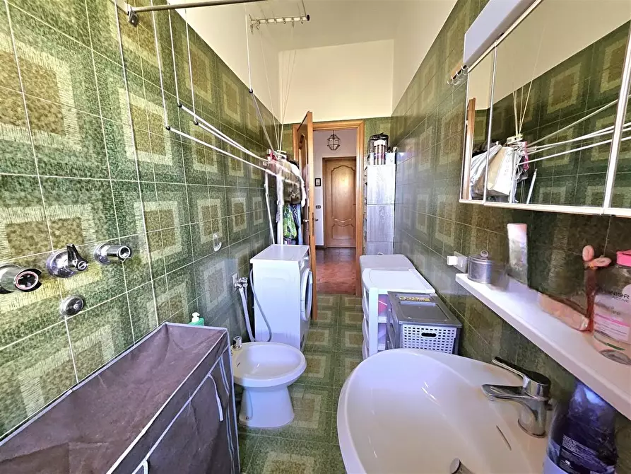 Immagine 18 di Porzione di casa in vendita  a Massa