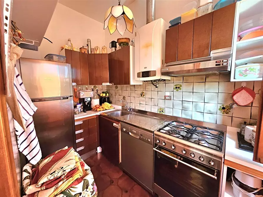 Immagine 11 di Porzione di casa in vendita  a Massa