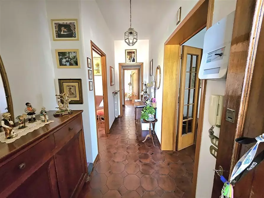 Immagine 6 di Porzione di casa in vendita  a Massa