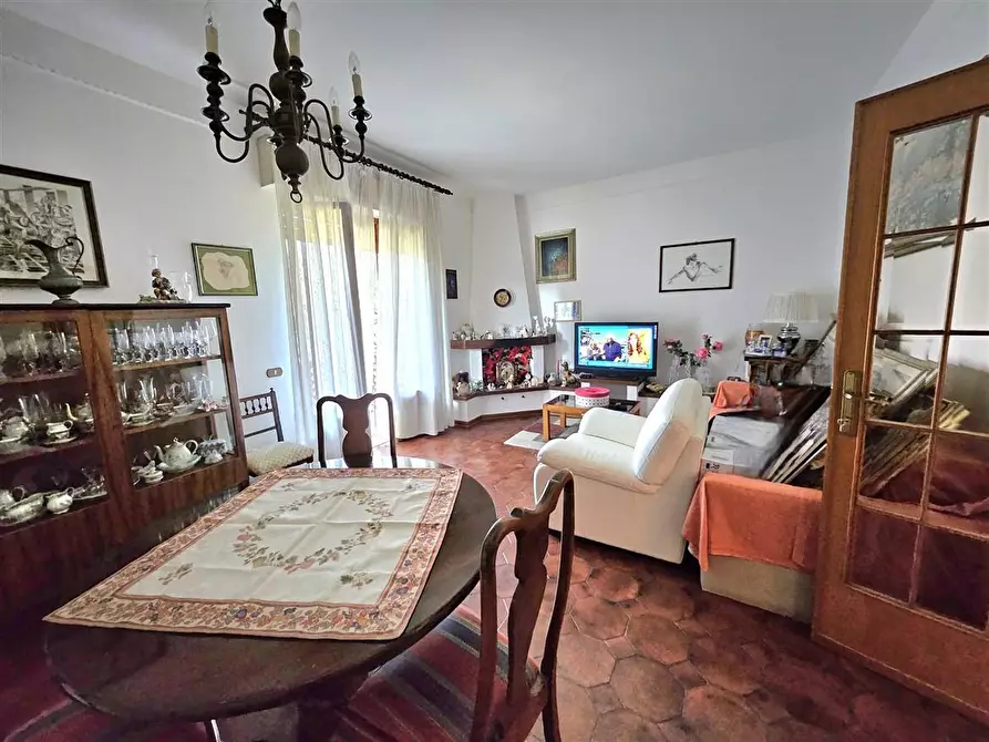 Immagine 4 di Porzione di casa in vendita  a Massa