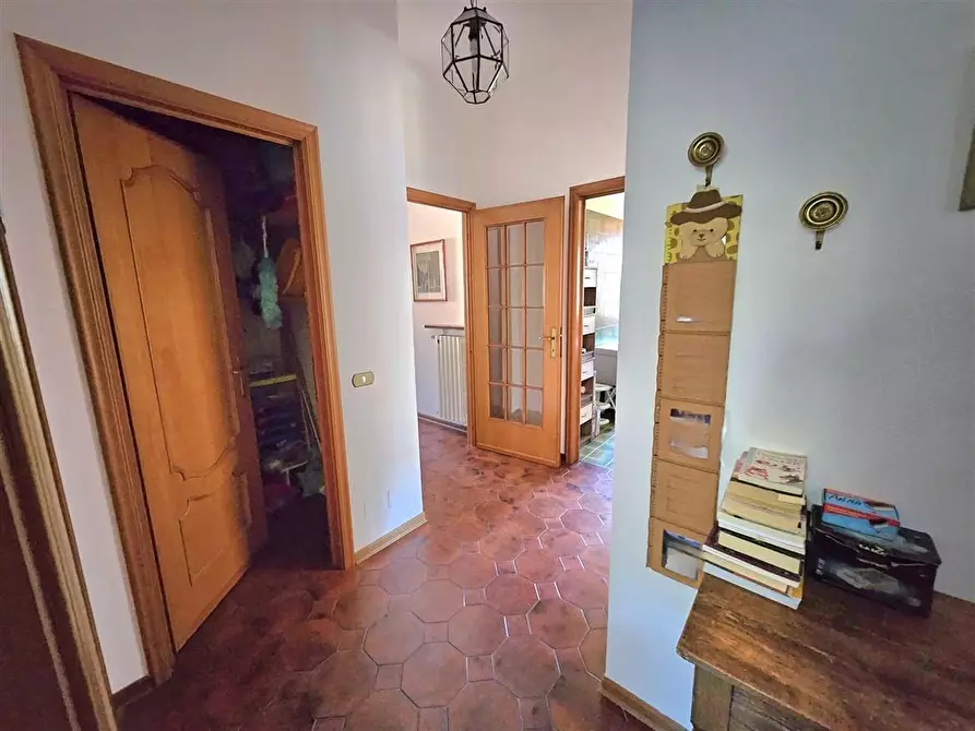 Immagine 20 di Porzione di casa in vendita  a Massa