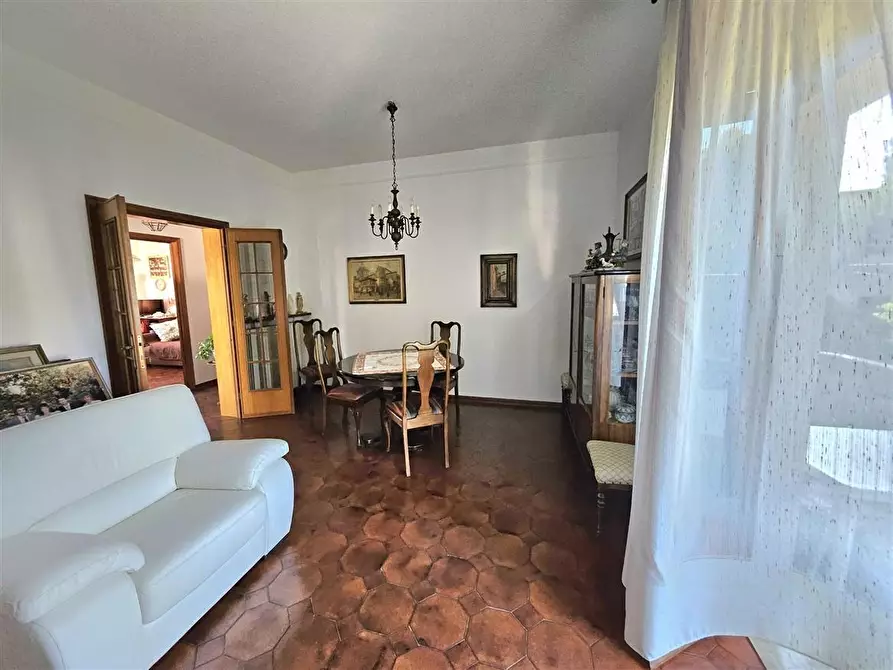 Immagine 5 di Porzione di casa in vendita  a Massa