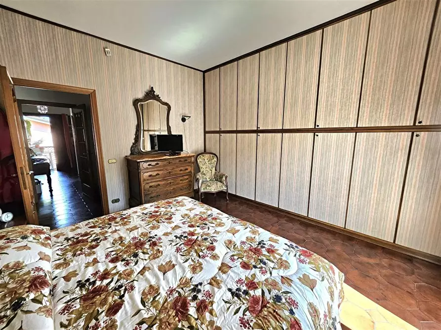 Immagine 16 di Porzione di casa in vendita  a Massa