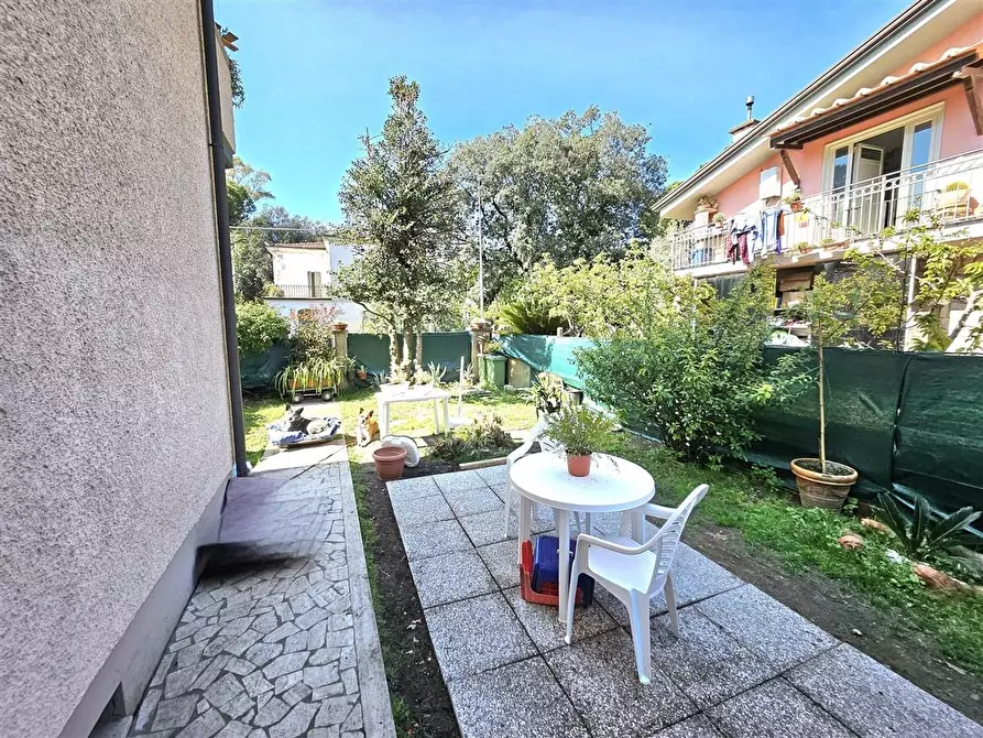 Immagine 26 di Porzione di casa in vendita  a Massa
