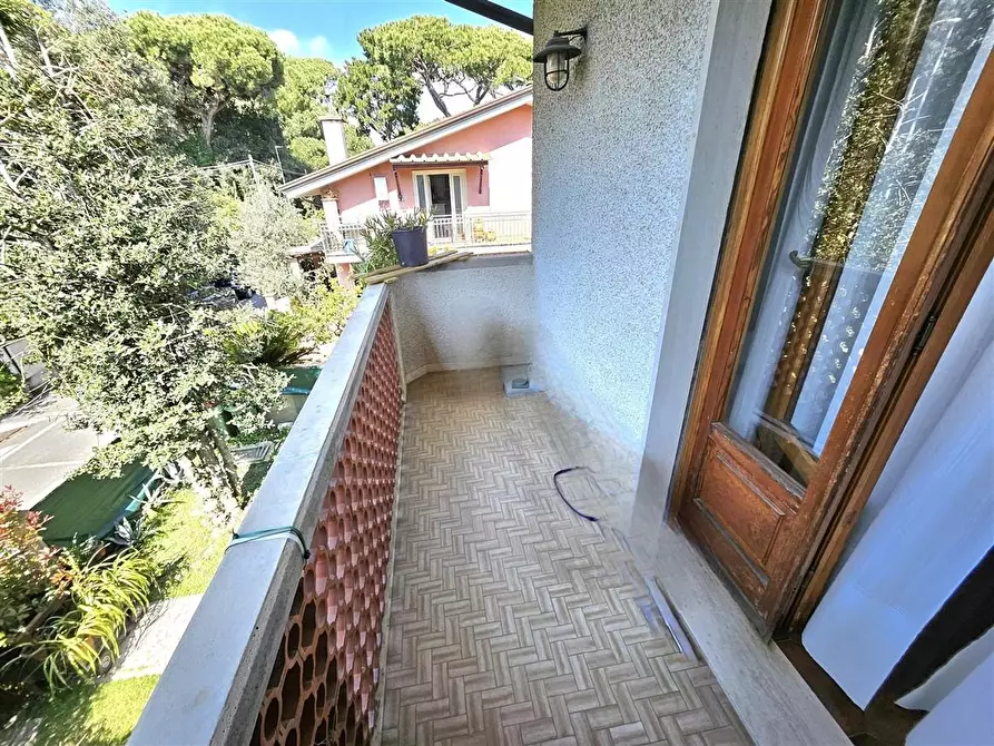 Immagine 12 di Porzione di casa in vendita  a Massa