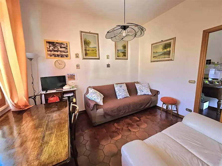 Immagine 8 di Porzione di casa in vendita  a Massa