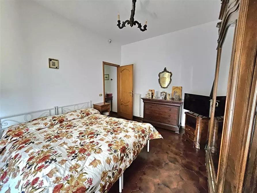 Immagine 22 di Porzione di casa in vendita  a Massa