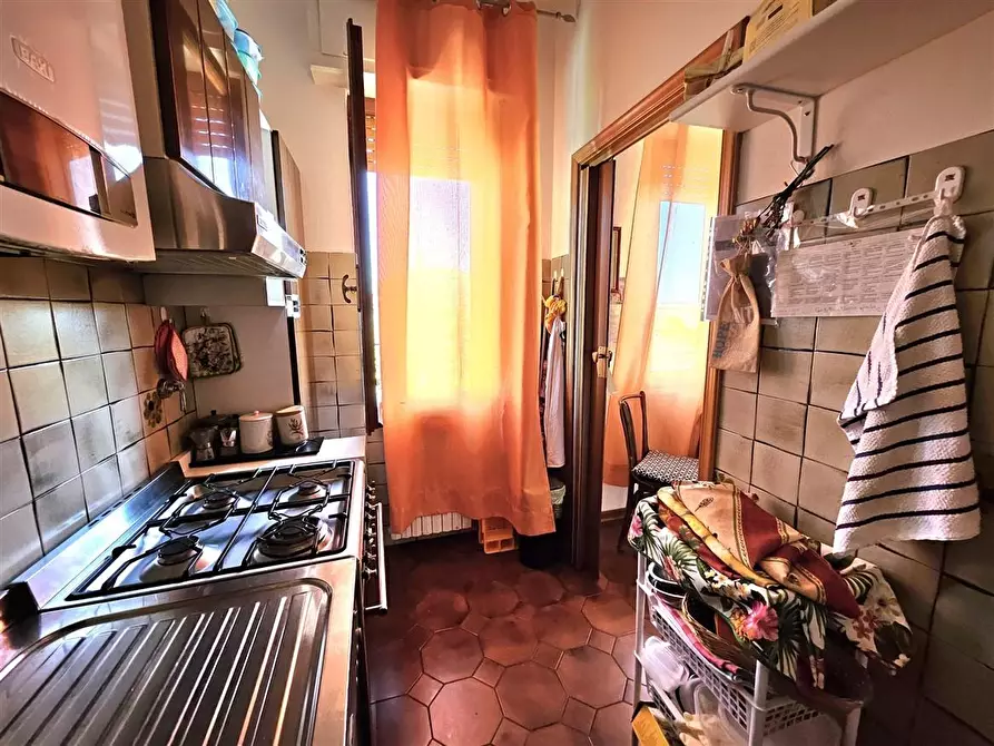 Immagine 10 di Porzione di casa in vendita  a Massa