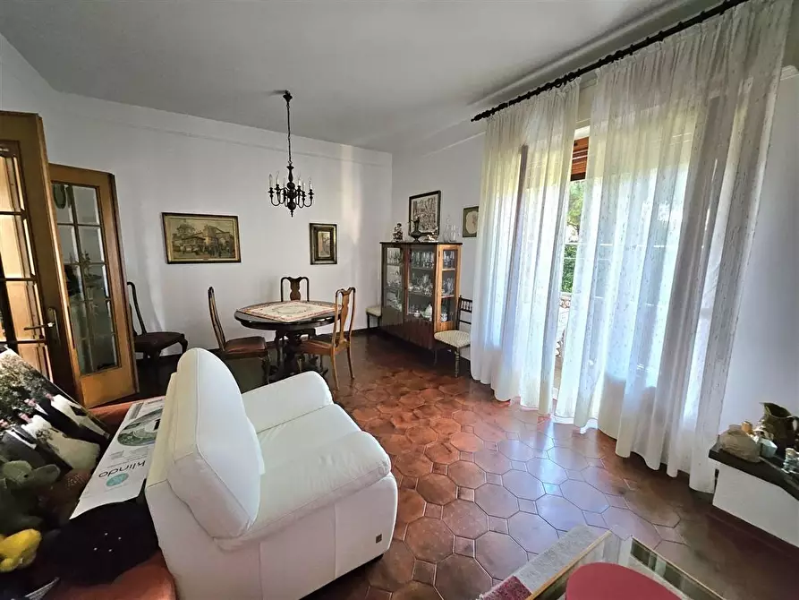 Immagine 3 di Porzione di casa in vendita  a Massa