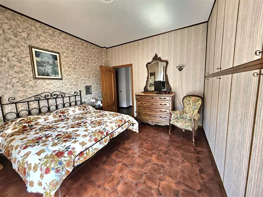 Immagine 15 di Porzione di casa in vendita  a Massa