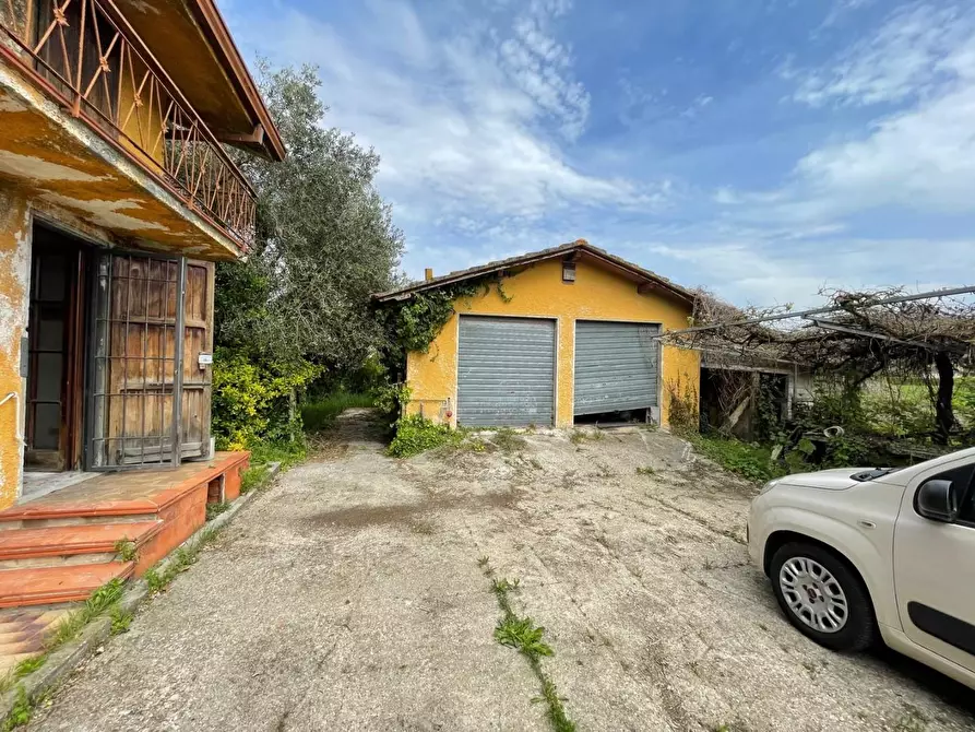 Immagine 2 di Villa in vendita  a Camaiore