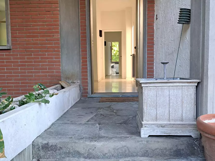 Immagine 2 di Appartamento in vendita  a Massa